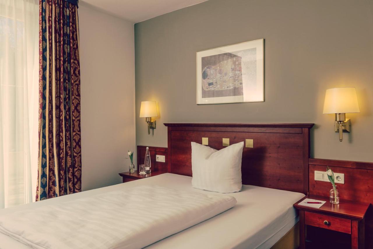 Landhotel Hallnberg Walpertskirchen エクステリア 写真