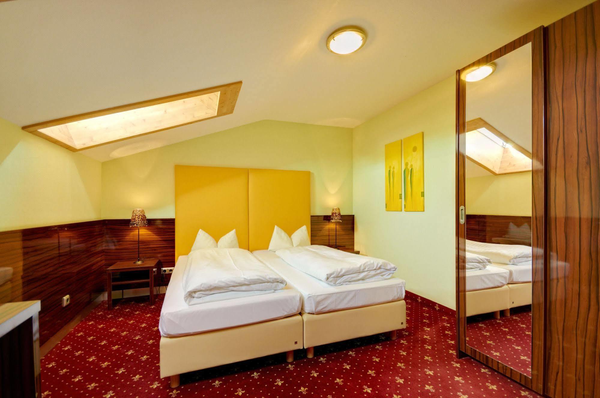 Landhotel Hallnberg Walpertskirchen エクステリア 写真